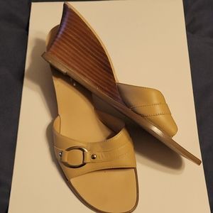 Parade 3in neutral wedge Shoes Sz 8